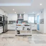 Golden Elviria Μαρμπέλλα